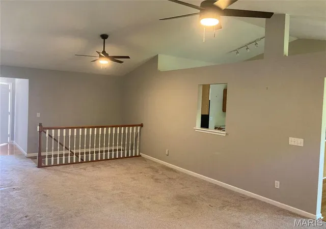 Photo 3 of Sale Pending at 609 Meadowview Ct, Warrenton, MO 63383 | MLS# MIS26034906 | Listing updated on 2026-09-30