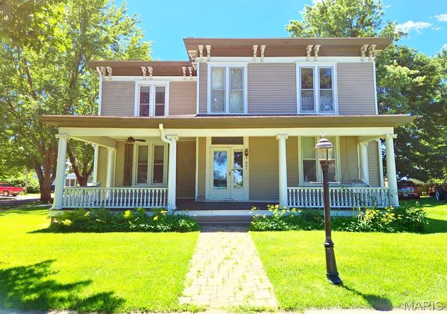 Single family home for sale at 801 College St, Canton, MO 63435 | MLS# MIS26035030