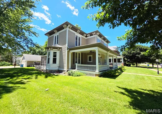 Photo 2 of Single family home for sale at 801 College St, Canton, MO 63435 | MLS# MIS26035030 | Listing updated on 2026-09-10