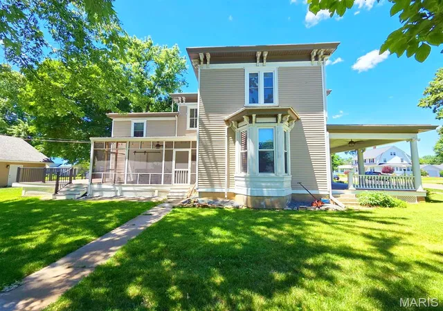 Photo 3 of Single family home for sale at 801 College St, Canton, MO 63435 | MLS# MIS26035030 | Listing updated on 2026-09-10