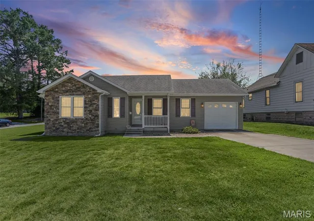 Photo 1 of Single family home for sale at 607 E Park St, Du Quoin, IL 62832 | MLS# MIS26035748 | Listing updated on 2026-09-08