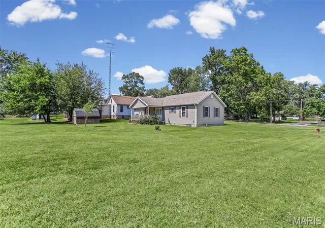 Photo 4 of Single family home for sale at 607 E Park St, Du Quoin, IL 62832 | MLS# MIS26035748 | Listing updated on 2026-09-08