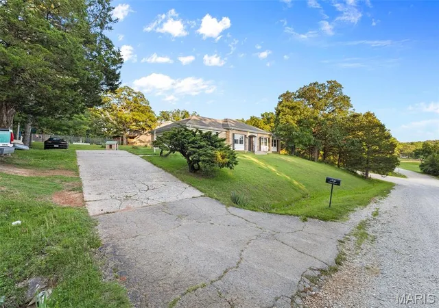 Photo 2 of Single family home for sale at 250 Mont Rouge Dr, Bonne Terre, MO 63628 | MLS# MIS26037124 | Listing updated on 2026-09-11