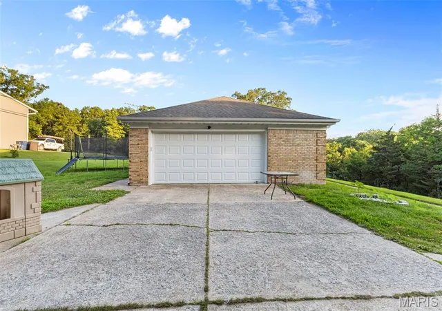 Photo 3 of Single family home for sale at 250 Mont Rouge Dr, Bonne Terre, MO 63628 | MLS# MIS26037124 | Listing updated on 2026-09-11