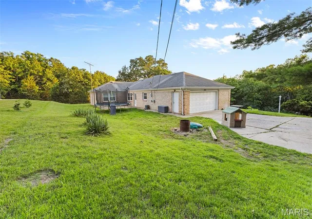 Photo 3 of Single family home for sale at 250 Mont Rouge Dr, Bonne Terre, MO 63628 | MLS# MIS26037124 | Listing updated on 2026-09-11