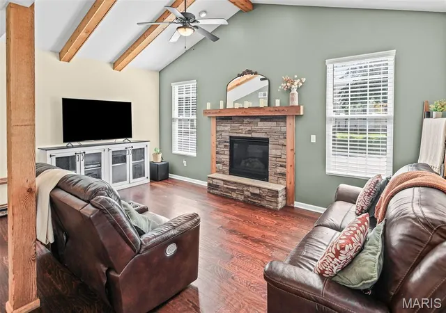 Photo 3 of Sale Pending at 109 N Market St, Mascoutah, IL 62258 | MLS# MIS26037137 | Listing updated on 2026-09-09