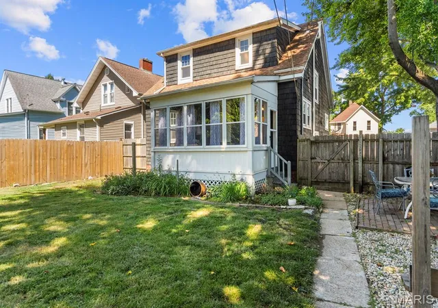 Photo 4 of Sale Pending at 18 S 52Nd St, Belleville, IL 62226 | MLS# MIS26037142 | Listing updated on 2026-10-06