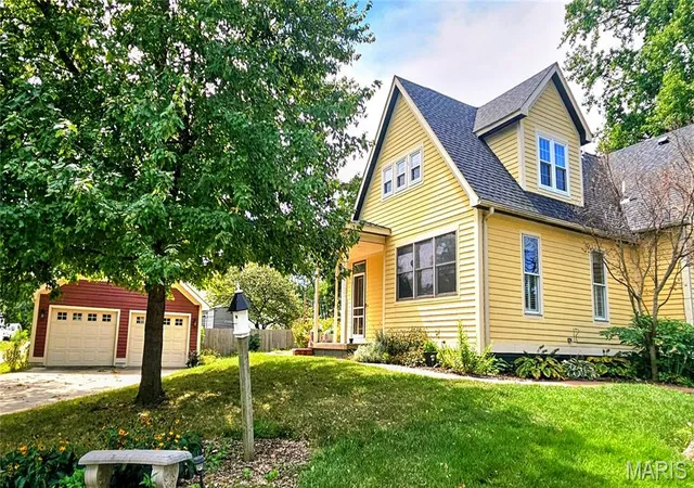 Single family home for sale at 320 N Jefferson St, Trenton, IL 62293 | MLS# MIS26037279