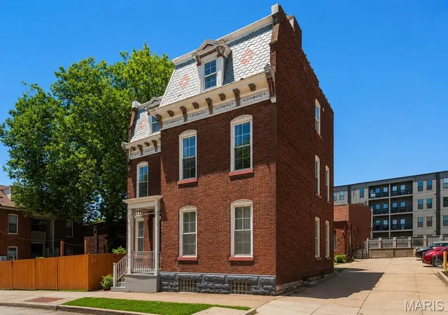 Photo 1 of Single family home for sale at 2117 S 13th Street, Saint Louis, MO 63104 | MLS# MIS26037353 | Listing updated on 2026-10-08