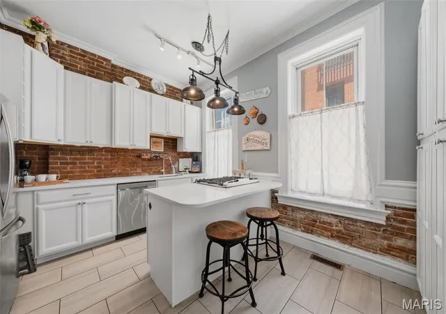 Photo 2 of Single family home for sale at 2117 S 13th Street, Saint Louis, MO 63104 | MLS# MIS26037353 | Listing updated on 2026-10-08
