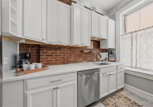 Photo 3 of Single family home for sale at 2117 S 13th Street, Saint Louis, MO 63104 | MLS# MIS26037353 | Listing updated on 2026-10-08