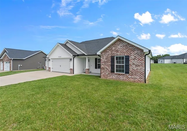 Photo 1 of Sale Pending at 2502 Oak St, Jackson, MO 63755 | MLS# MIS26037398 | Listing updated on 2026-09-12