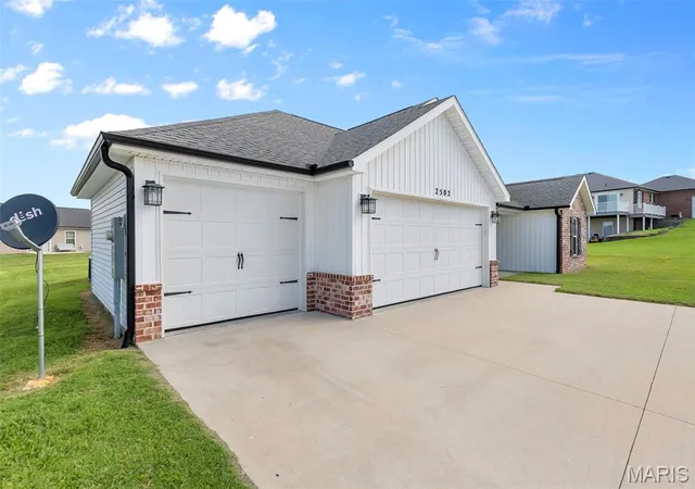 Photo 3 of Sale Pending at 2502 Oak St, Jackson, MO 63755 | MLS# MIS26037398 | Listing updated on 2026-09-12