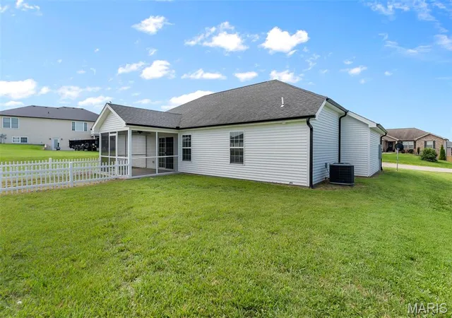 Photo 4 of Sale Pending at 2502 Oak St, Jackson, MO 63755 | MLS# MIS26037398 | Listing updated on 2026-09-12