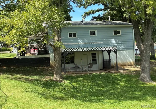 Photo 3 of Sale Pending at 216 Solley Dr, Ballwin, MO 63021 | MLS# MIS26037639 | Listing updated on 2026-09-29