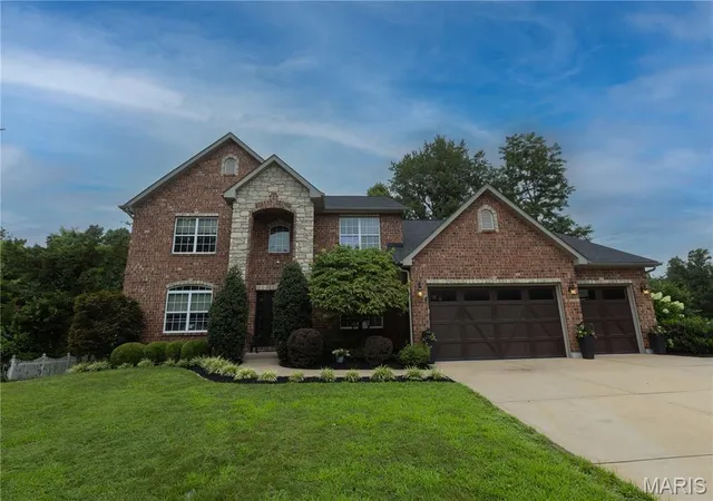 Photo 1 of Mansion for sale at 220 Woodcliffe Pl Dr, Chesterfield, MO 63005 | MLS# MIS26038043 | Listing updated on 2026-09-27