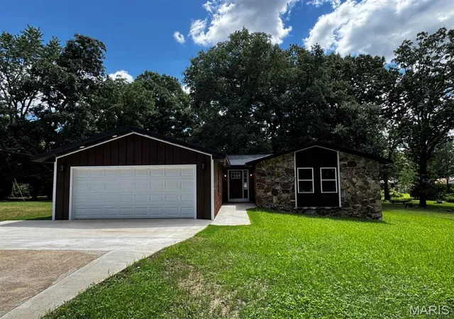 Photo 1 of Single family home for sale at 2818 Windwood Dr, Poplar Bluff, MO 63901 | MLS# MIS26038121 | Listing updated on 2026-09-15