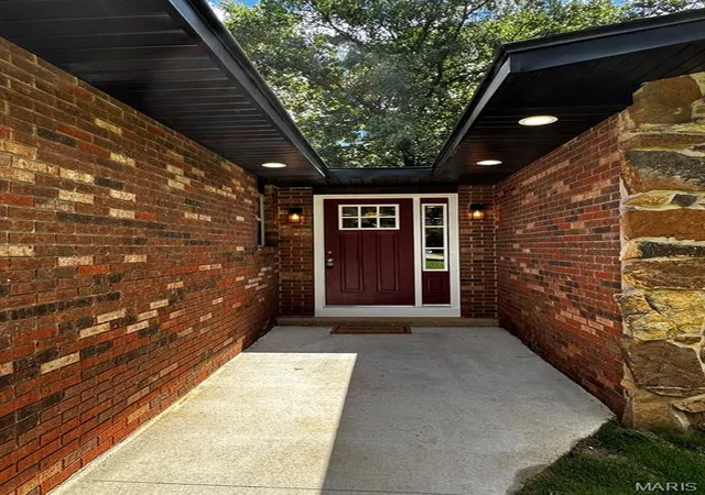 Photo 3 of Single family home for sale at 2818 Windwood Dr, Poplar Bluff, MO 63901 | MLS# MIS26038121 | Listing updated on 2026-09-15