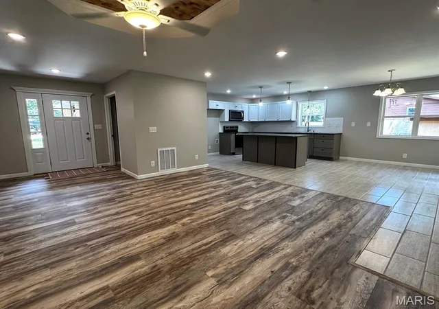 Photo 3 of Single family home for sale at 2818 Windwood Dr, Poplar Bluff, MO 63901 | MLS# MIS26038121 | Listing updated on 2026-09-15