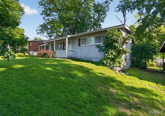 Photo 3 of Single family home for sale at 1723 Keelen Dr, Saint Louis, MO 63136 | MLS# MIS26038133 | Listing updated on 2026-09-11