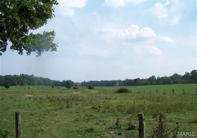 Photo 4 of Sale Pending at 1 Hunt Rd, Farmington, MO 63640 | MLS# MIS26038199 | Listing updated on 2026-10-06
