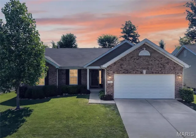 Photo 3 of Single family home for sale at 156 Hidden Bluffs Dr, Lake Saint Louis, MO 63367 | MLS# MIS26038842 | Listing updated on 2026-09-14