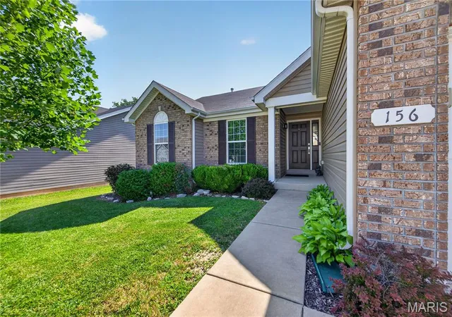 Photo 3 of Single family home for sale at 156 Hidden Bluffs Dr, Lake Saint Louis, MO 63367 | MLS# MIS26038842 | Listing updated on 2026-09-14