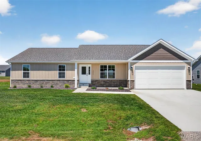 Photo 1 of Sale Pending at 4819 Fitz James, Highland, IL 62249 | MLS# MIS26039531 | Listing updated on 2026-09-14