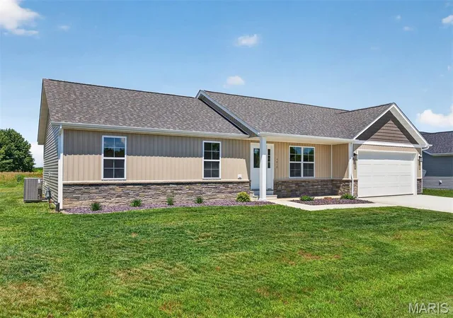 Photo 2 of Sale Pending at 4819 Fitz James, Highland, IL 62249 | MLS# MIS26039531 | Listing updated on 2026-09-14