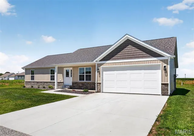Photo 3 of Sale Pending at 4819 Fitz James, Highland, IL 62249 | MLS# MIS26039531 | Listing updated on 2026-09-14