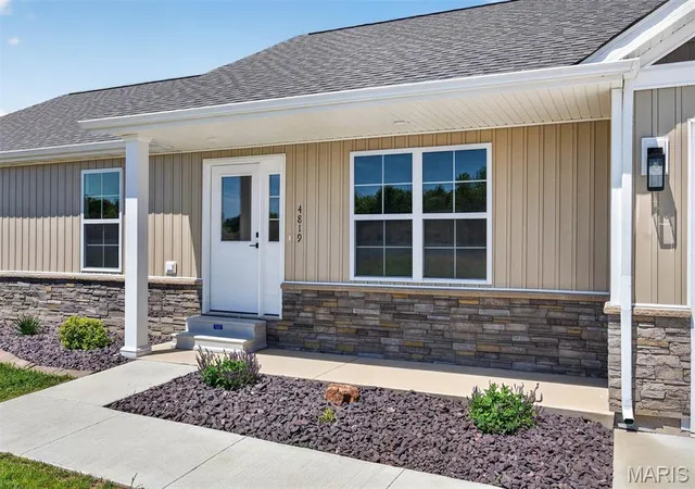 Photo 3 of Sale Pending at 4819 Fitz James, Highland, IL 62249 | MLS# MIS26039531 | Listing updated on 2026-09-14