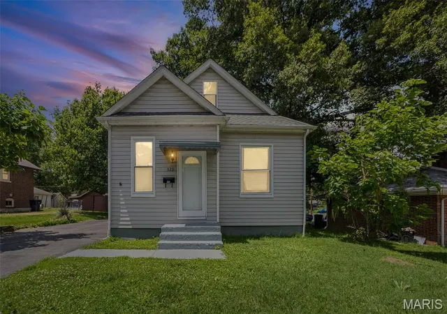 Photo 2 of Single family home for sale at 323 N 37th St, Belleville, IL 62226 | MLS# MIS26039547 | Listing updated on 2026-09-22