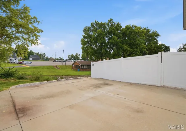 Photo 3 of Single family home for sale at 403 E Locust St, Columbia, IL 62236 | MLS# MIS26039574 | Listing updated on 2026-09-21