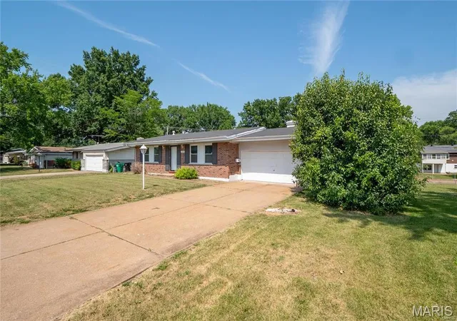 Photo 2 of Single family home for sale at 11010 Ebert Dr, Saint Louis, MO 63136 | MLS# MIS26039780 | Listing updated on 2026-10-14