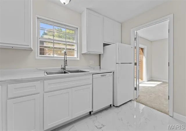 Listing Photo 3 - Condo for sale in building located at 13485 Coliseum Dr, Chesterfield, MO 63017 - Unit #H