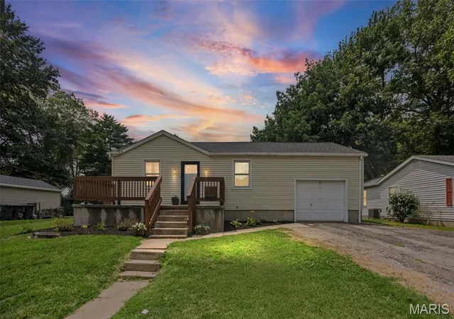 Photo 1 of Sale Pending at 309 N 5th St, Mascoutah, IL 62258 | MLS# MIS26039885 | Listing updated on 2026-09-14