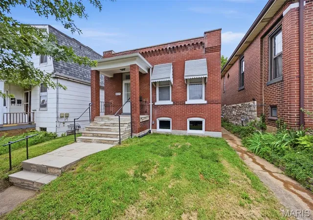 Photo 3 of Single family home for sale at 4319 Eichelberger St, Saint Louis, MO 63116 | MLS# MIS26039923 | Listing updated on 2026-09-29