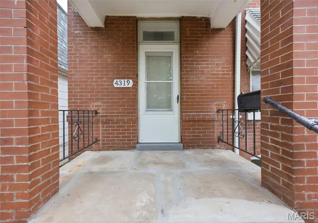 Photo 3 of Single family home for sale at 4319 Eichelberger St, Saint Louis, MO 63116 | MLS# MIS26039923 | Listing updated on 2026-09-29