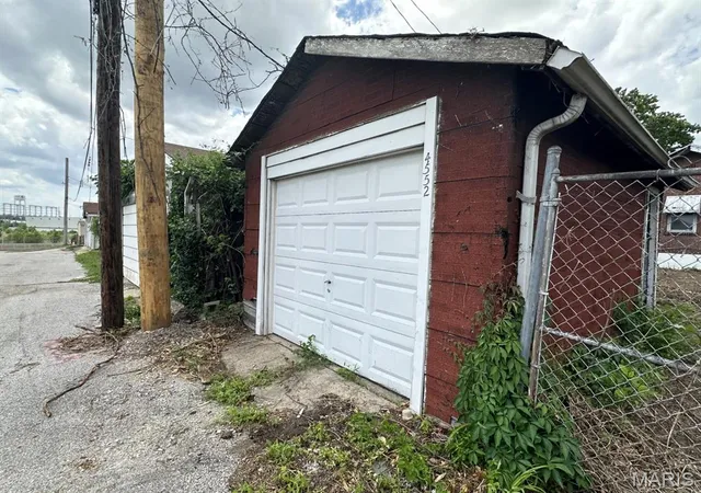 Photo 2 of Single family home for sale at 4552 Arlington Ave, St Louis, MO 63120 | MLS# MIS26040142 | Listing updated on 2026-10-15