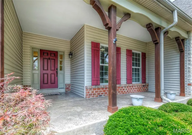 Photo 3 of House for sale at 1209 Silver Fern Dr, Lake Saint Louis, MO 63367 | MLS# MIS26040225 | Listing updated on 2026-09-24
