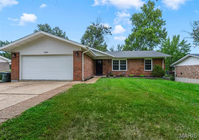 Photo 1 of Single family home for sale at 1004 Bridgeport Dr, Ellisville, MO 63011 | MLS# MIS26040280 | Listing updated on 2026-09-12
