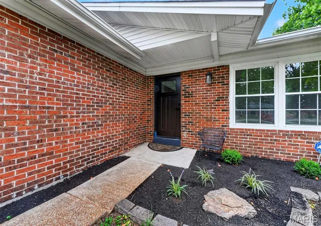 Photo 3 of Single family home for sale at 1004 Bridgeport Dr, Ellisville, MO 63011 | MLS# MIS26040280 | Listing updated on 2026-09-12