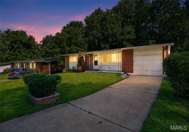 Photo 3 of Sale Pending at 10365 Nashua Dr, Saint Louis, MO 63136 | MLS# MIS26040413 | Listing updated on 2026-09-25