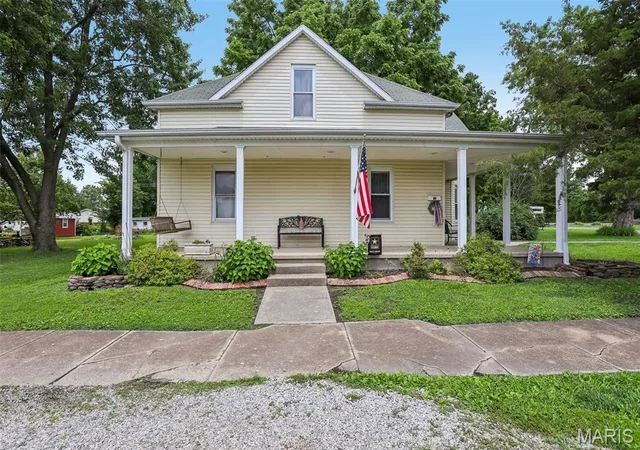 Single family home for sale at 515 E 3Rd North St, Mount Olive, IL 62069 | MLS# MIS26040685