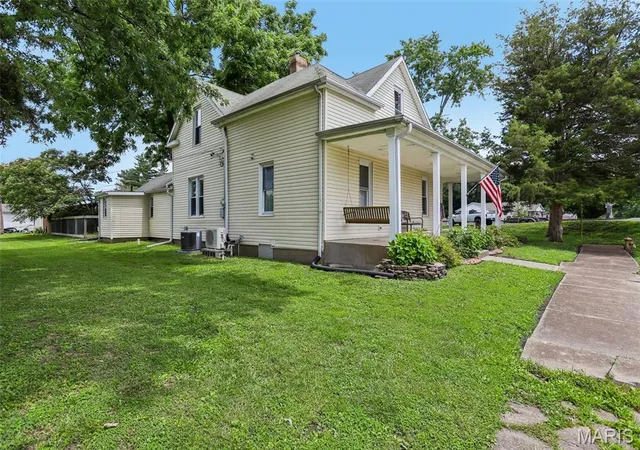 Photo 2 of Single family home for sale at 515 E 3rd North St, Mount Olive, IL 62069 | MLS# MIS26040685 | Listing updated on 2026-09-11