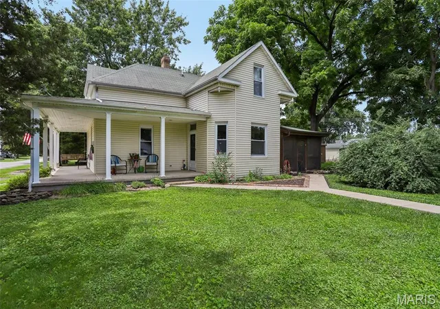 Photo 3 of Single family home for sale at 515 E 3rd North St, Mount Olive, IL 62069 | MLS# MIS26040685 | Listing updated on 2026-09-11