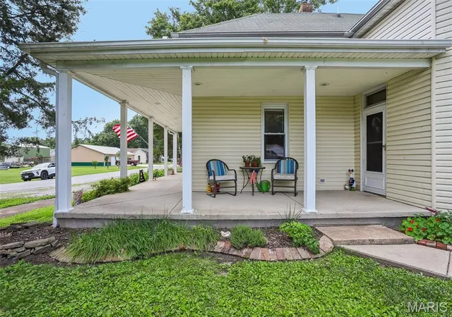 Photo 3 of Single family home for sale at 515 E 3Rd North St, Mount Olive, IL 62069 | MLS# MIS26040685 | Listing updated on 2026-09-11