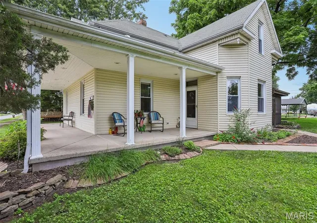 Photo 4 of Single family home for sale at 515 E 3Rd North St, Mount Olive, IL 62069 | MLS# MIS26040685 | Listing updated on 2026-09-11