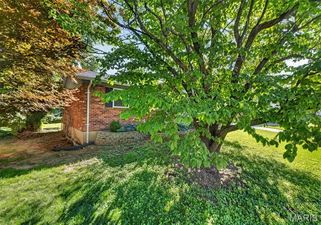 Photo 3 of Single family home for sale at 2380 Wharton Ct, Florissant, MO 63031 | MLS# MIS26040769 | Listing updated on 2026-09-13