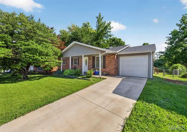 Photo 4 of Single family home for sale at 2380 Wharton Ct, Florissant, MO 63031 | MLS# MIS26040769 | Listing updated on 2026-09-13